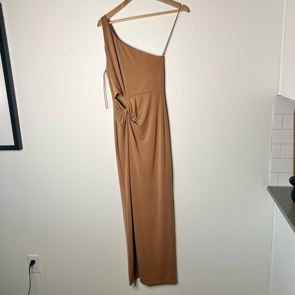 Alice + Olivia Ashby Hip Cutout Dress in Camel - Picture 2 of 7